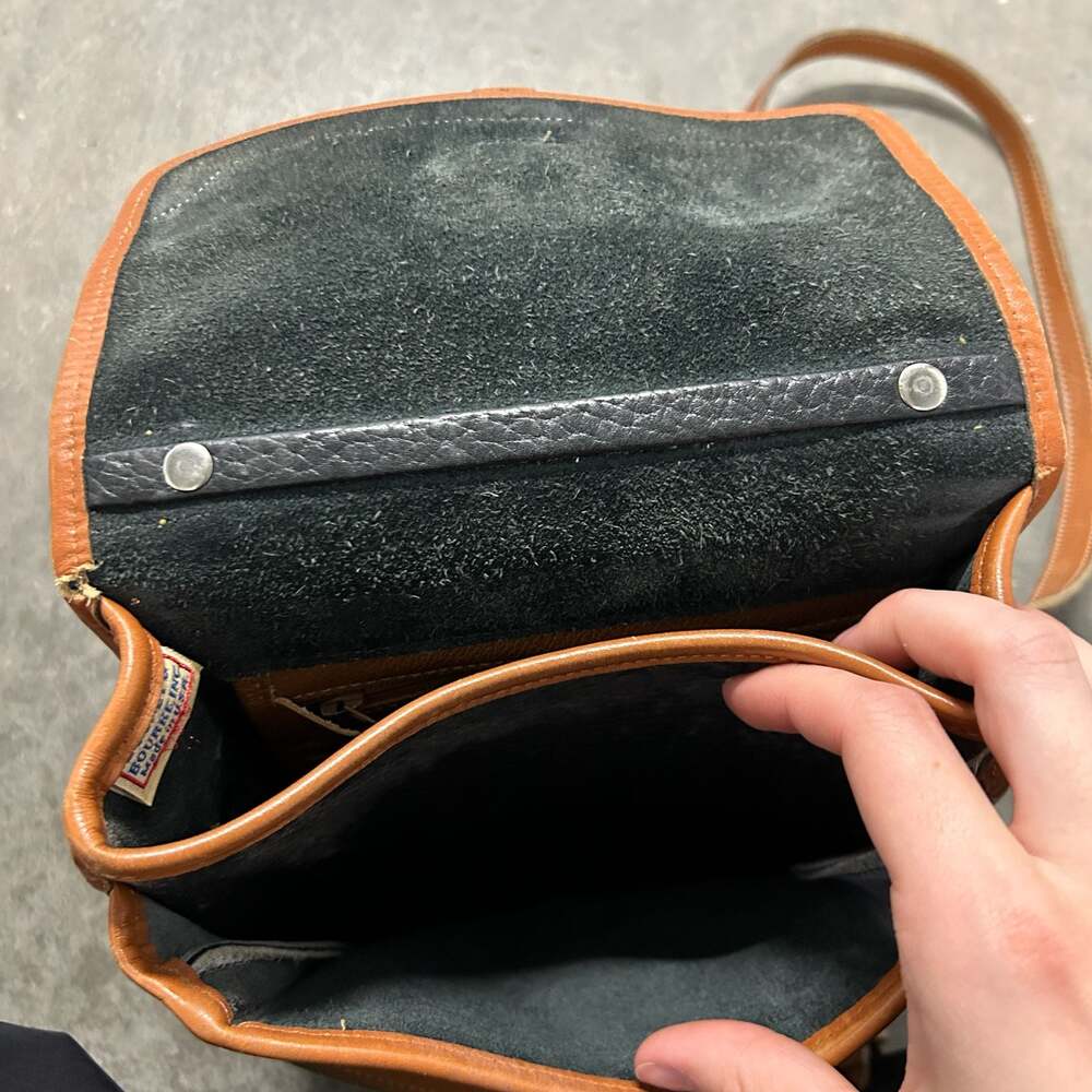 Vintage Dooney & Bourke All Weather Leather Surrey Carrier Crossbody Bag - Picture 7 of 13